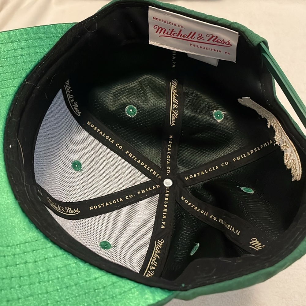 Milwaukee Bucks Mitchell & Ness Green Snapback Hat - Picture 2 of 6